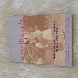 A GIRLFRIENDS GIFT NeW Paperback‎ Book by Carmen Renee Berry & Tamara Traeder